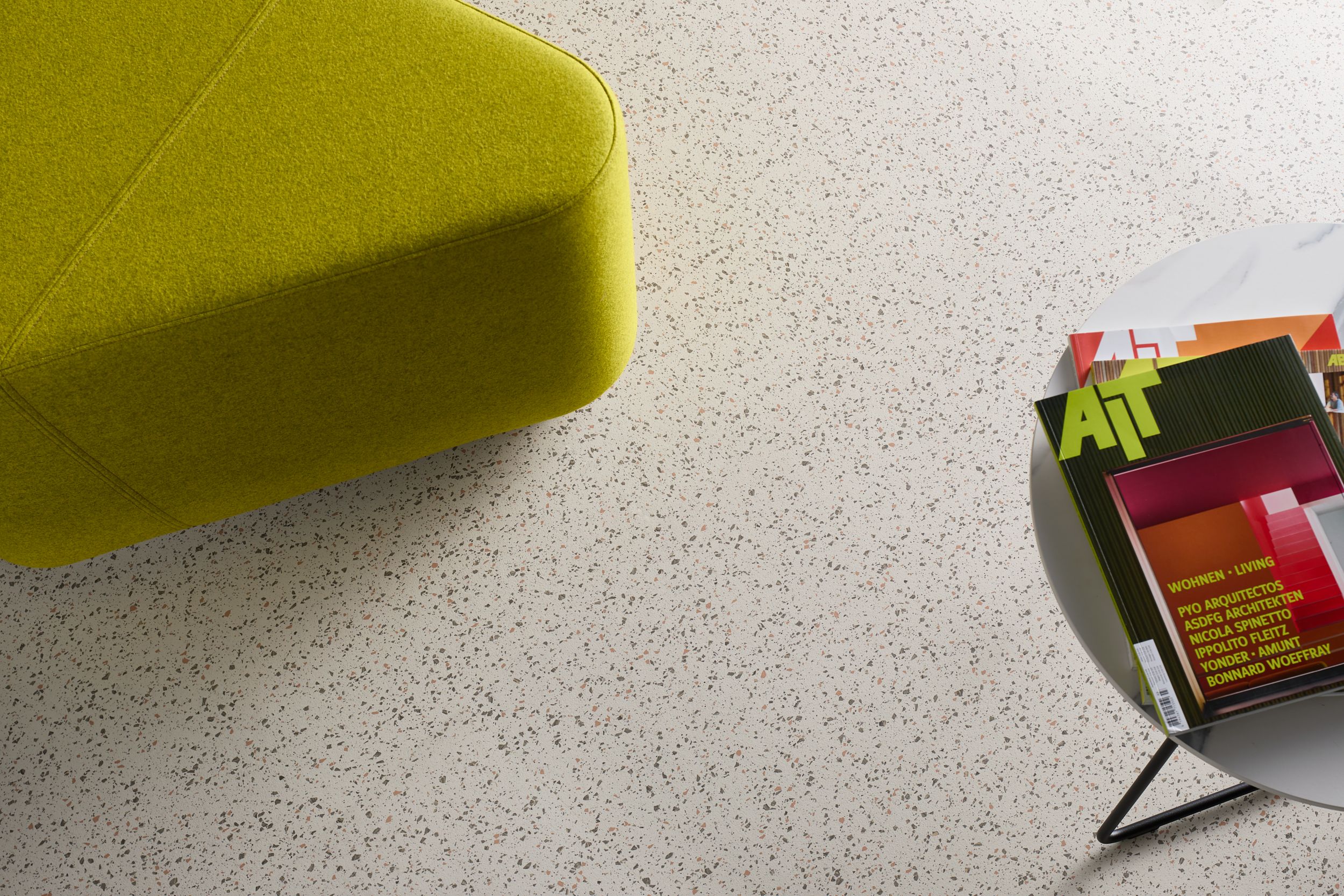 Close-up of norament 926 pado rubber flooring in lobby imagen número 6